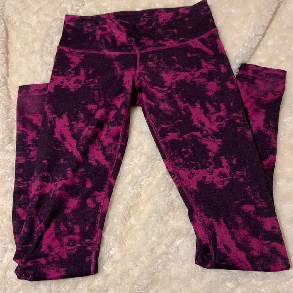 Lululemon size 8 pink and black Tye Dye reversible leggings